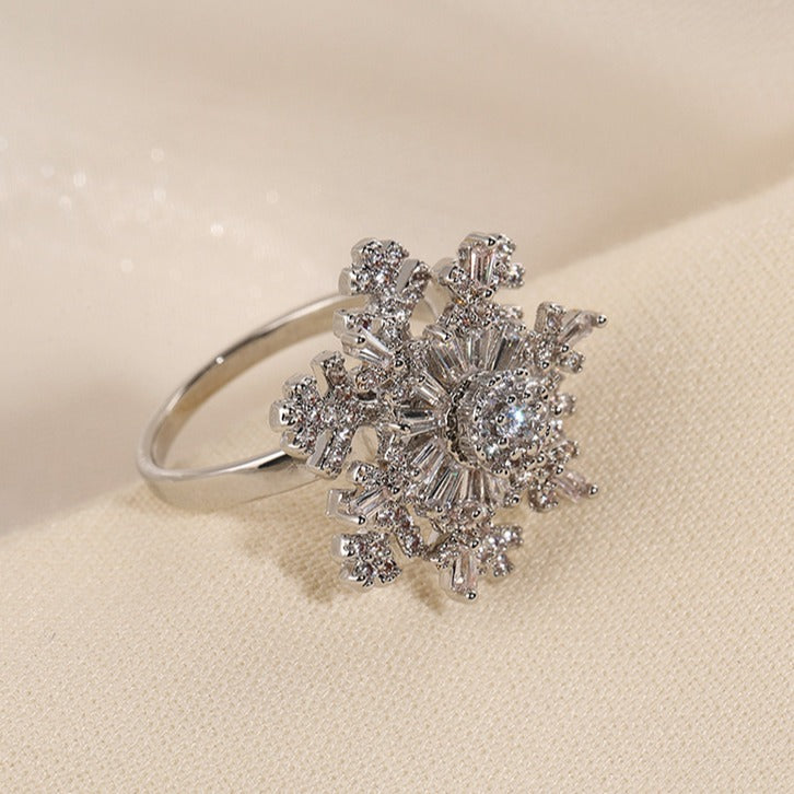 Elegant Rotating Crystal Snowflake Ring