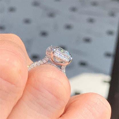 The Ring of Your Dreams - Oval Solitaire Moissanite Ring