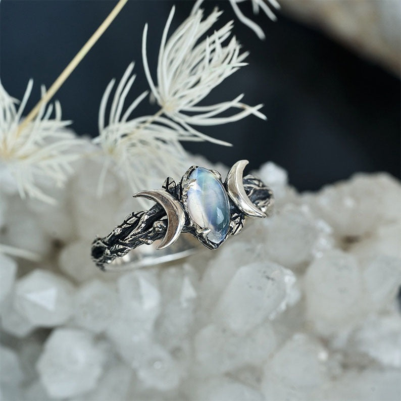Moonstone Ring“Soma”-SS-Moonstone Jewelry