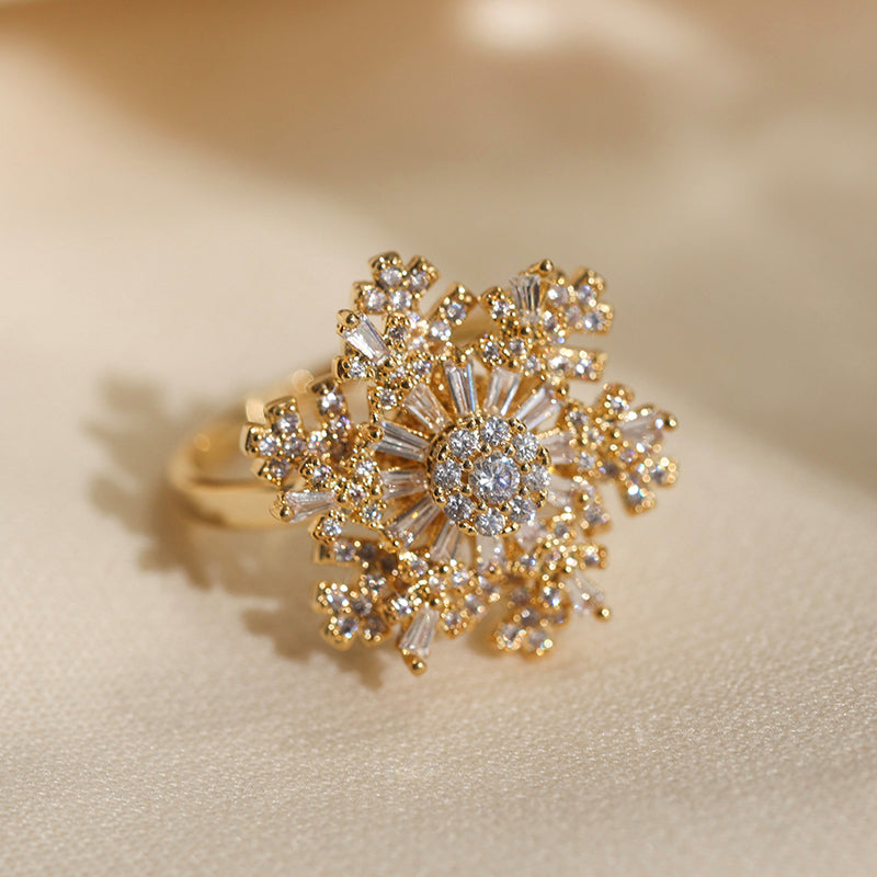 Elegant Rotating Crystal Snowflake Ring