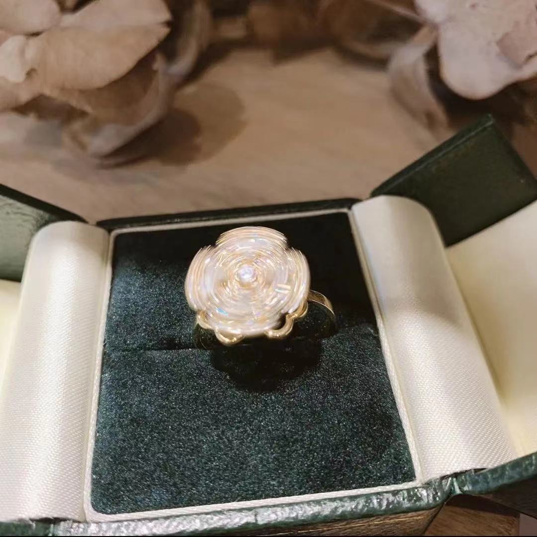 Four-Leaf Clovers Rotating Ring