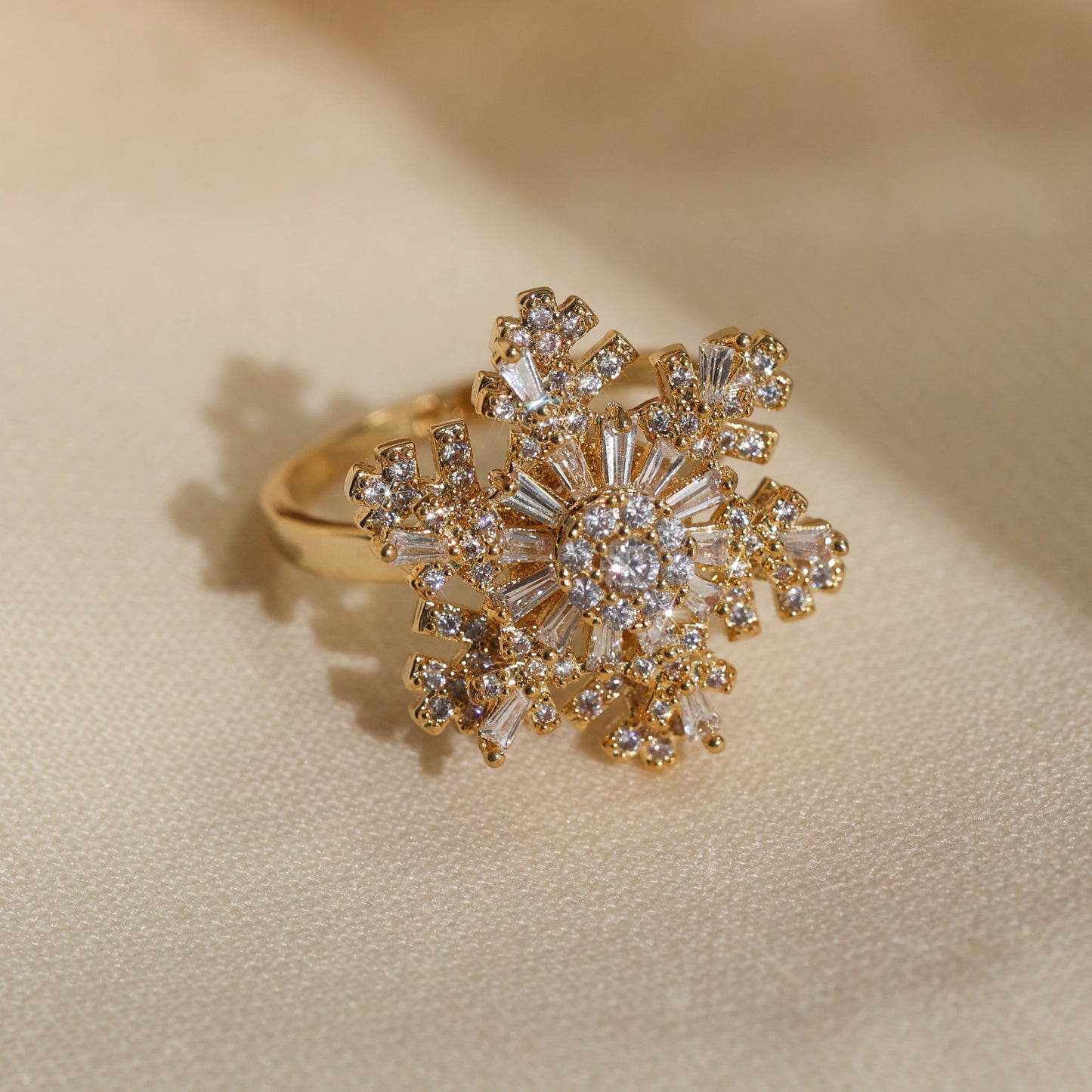 Elegant Rotating Crystal Snowflake Ring