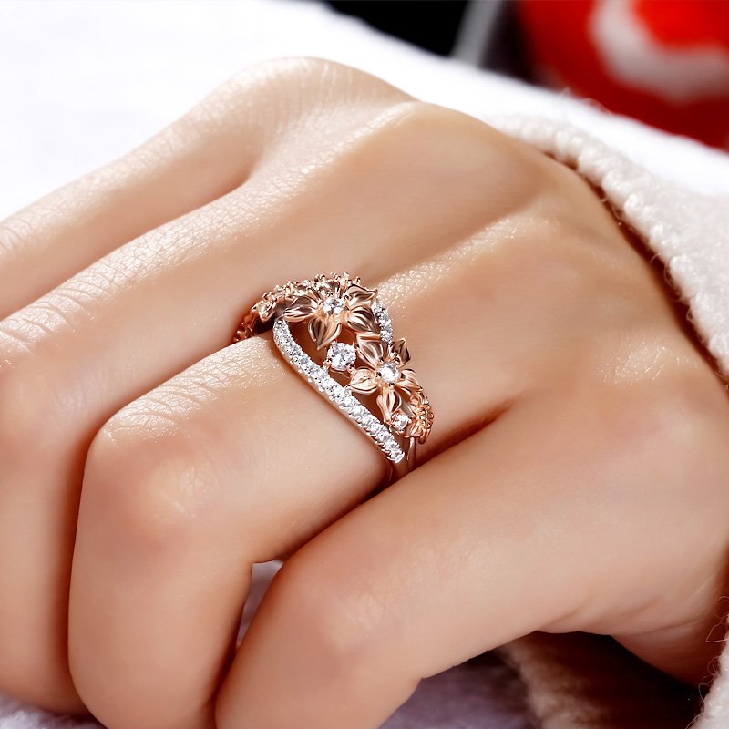 Floral Moissanite Women's Band