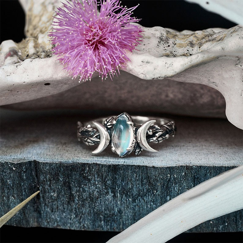 Moonstone Ring“Soma”-SS-Moonstone Jewelry