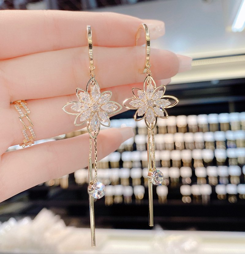 Hot Sale🎁Shiny Lotus Tassel Earrings