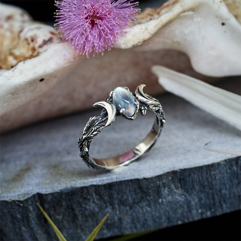 Moonstone Ring“Soma”-SS-Moonstone Jewelry