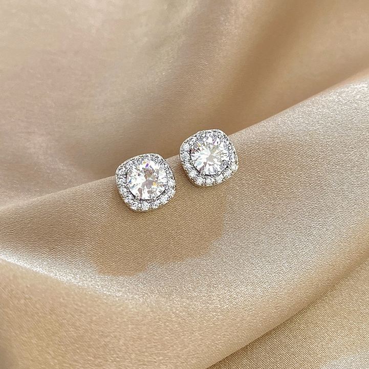 🌸French Style Minimalist Diamond Earrings